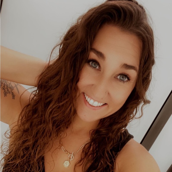 Meet your Posher, Amanda - Picture 1 of 1